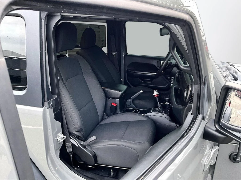 Used 2019 Gray Jeep Sport image 8
