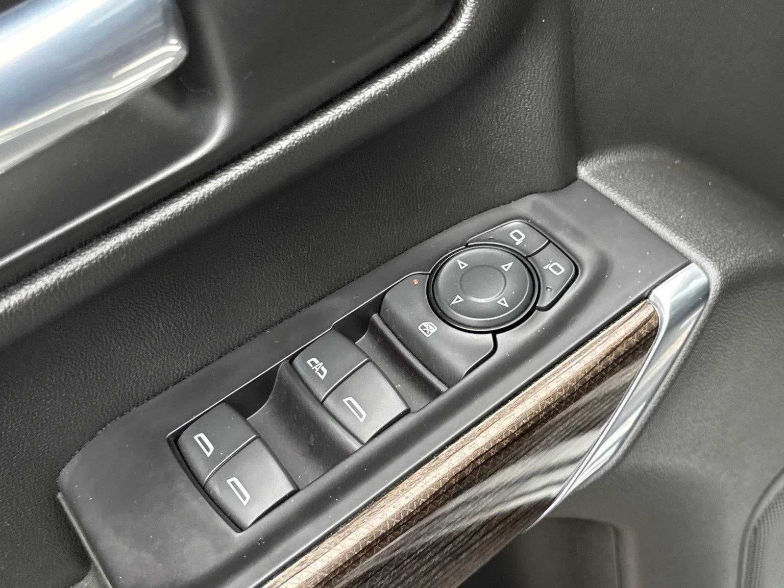 Used 2021 SATIN STEEL METALLIC Chevrolet RST image 18
