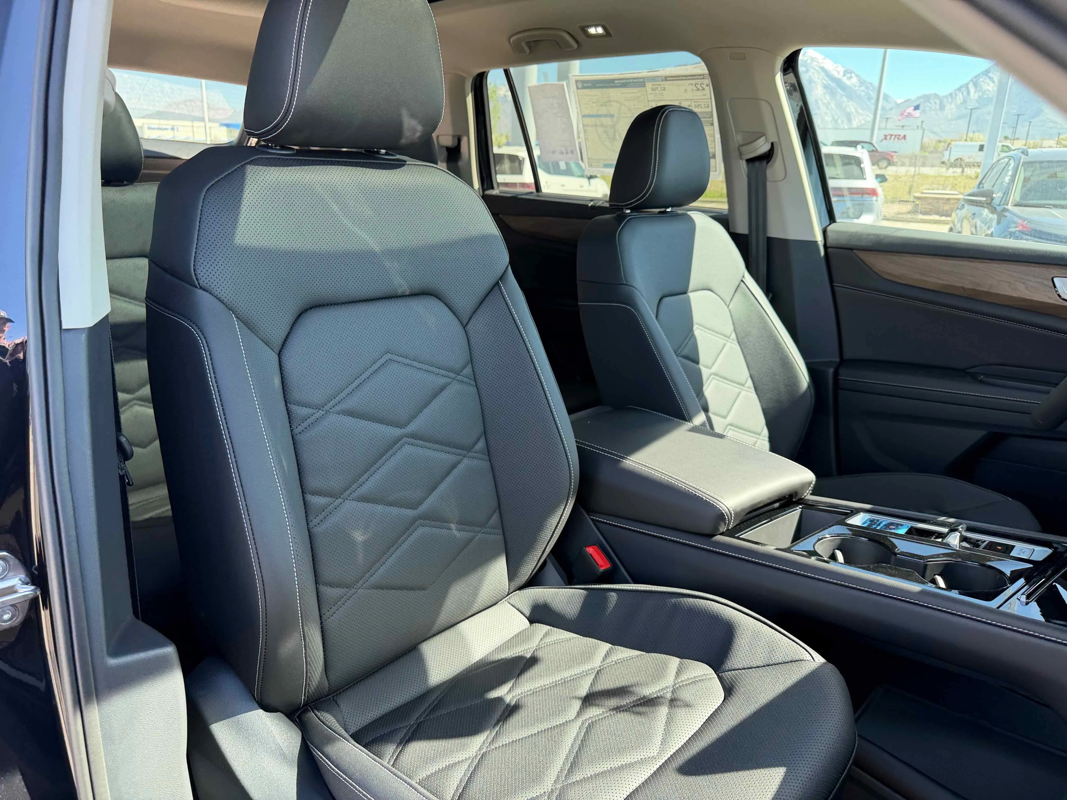 New 2026 Deep Black Volkswagen 2.0T SE w/Technology image 30