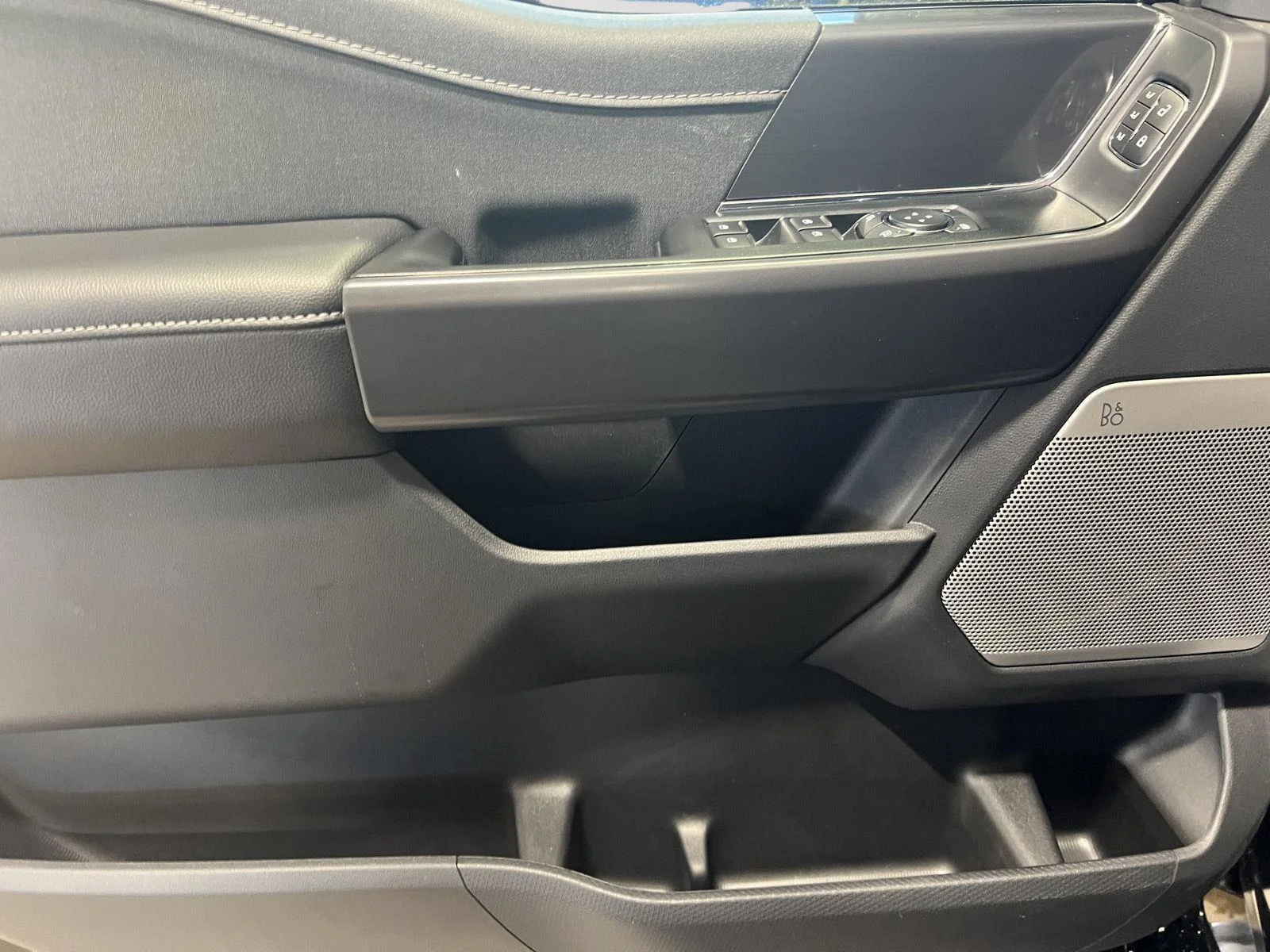 Used 2026 Agate Black Ford LARIAT image 10