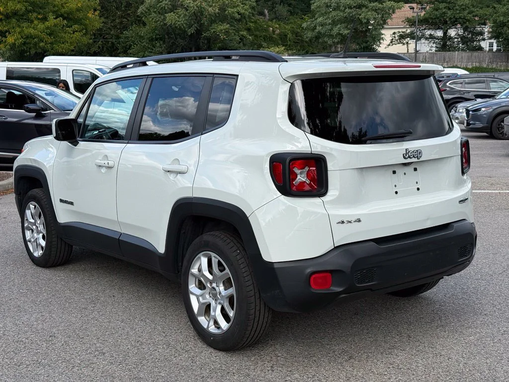 Used 2017 Alpine White Jeep Latitude image 8