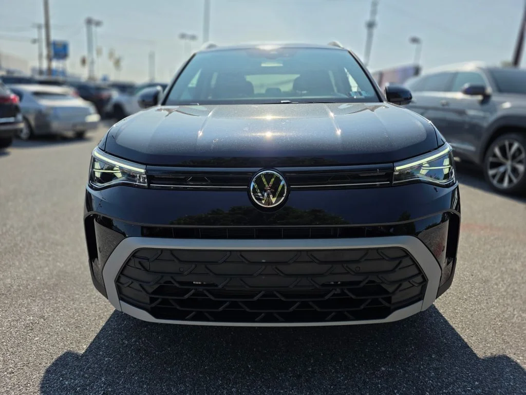 New 2026 Deep Black Pearl Volkswagen 1.5T SE image 4