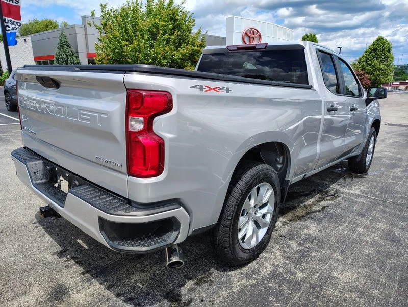 Used 2020 Silver Chevrolet Custom image 4