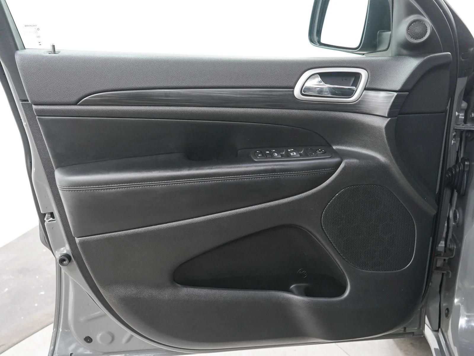 Used 2022 Sting-Gray Clearcoat Jeep Laredo X image 20
