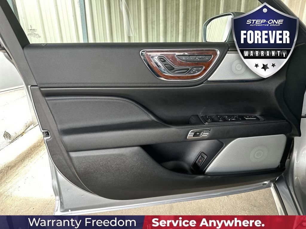Used 2020 Silver Lincoln Reserve image 11
