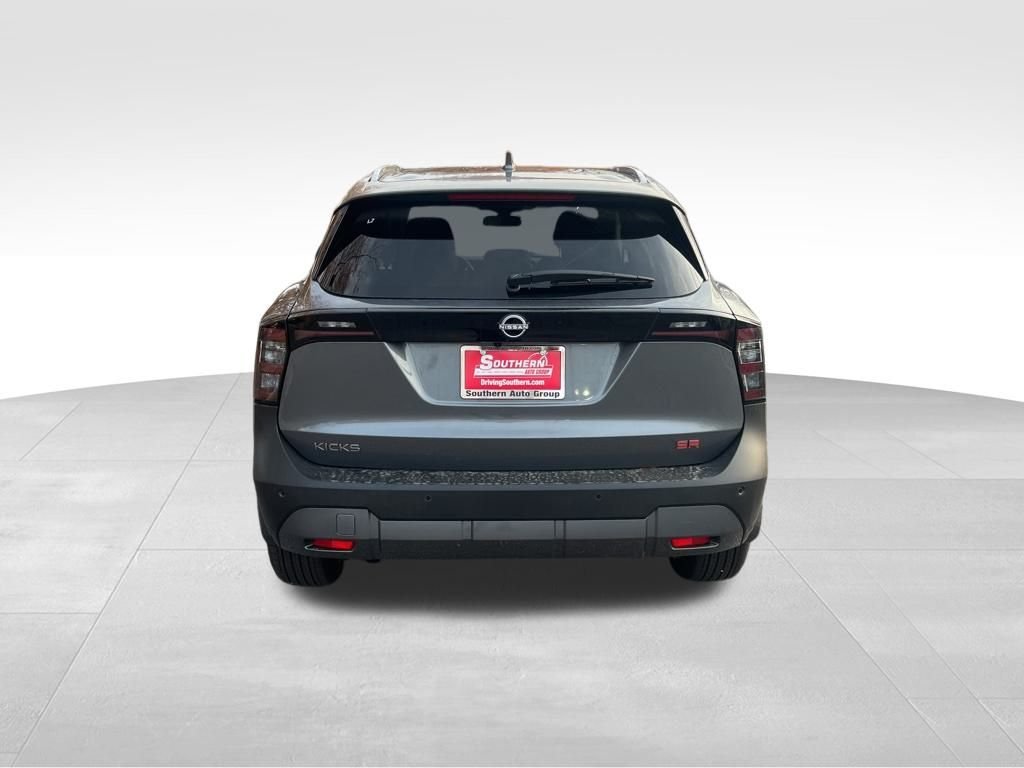 2025 Nissan Kicks SR photo 2