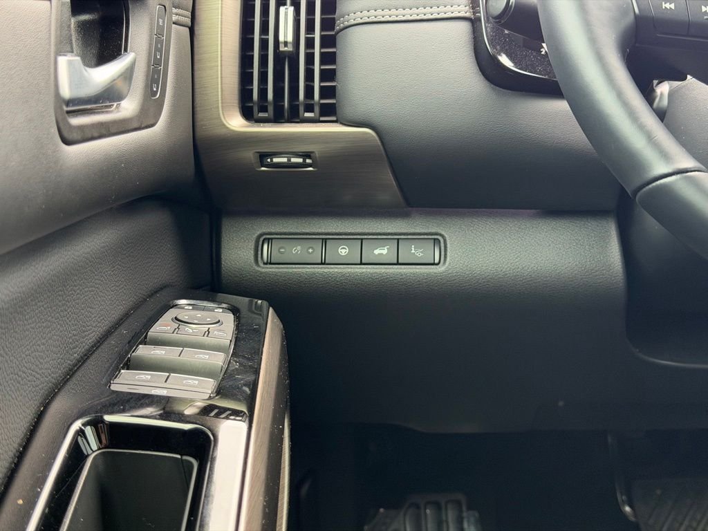 Certified Used 2025 White Nissan Platinum image 36