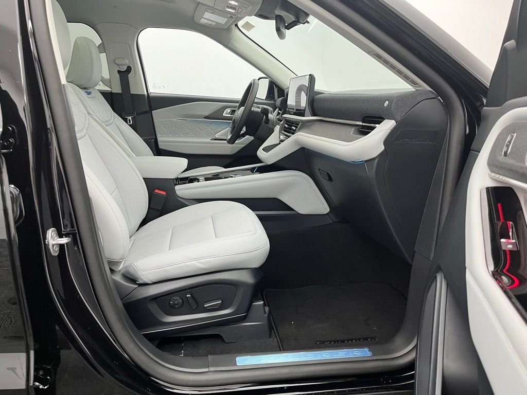 New 2026 Black Ford Platinum image 35