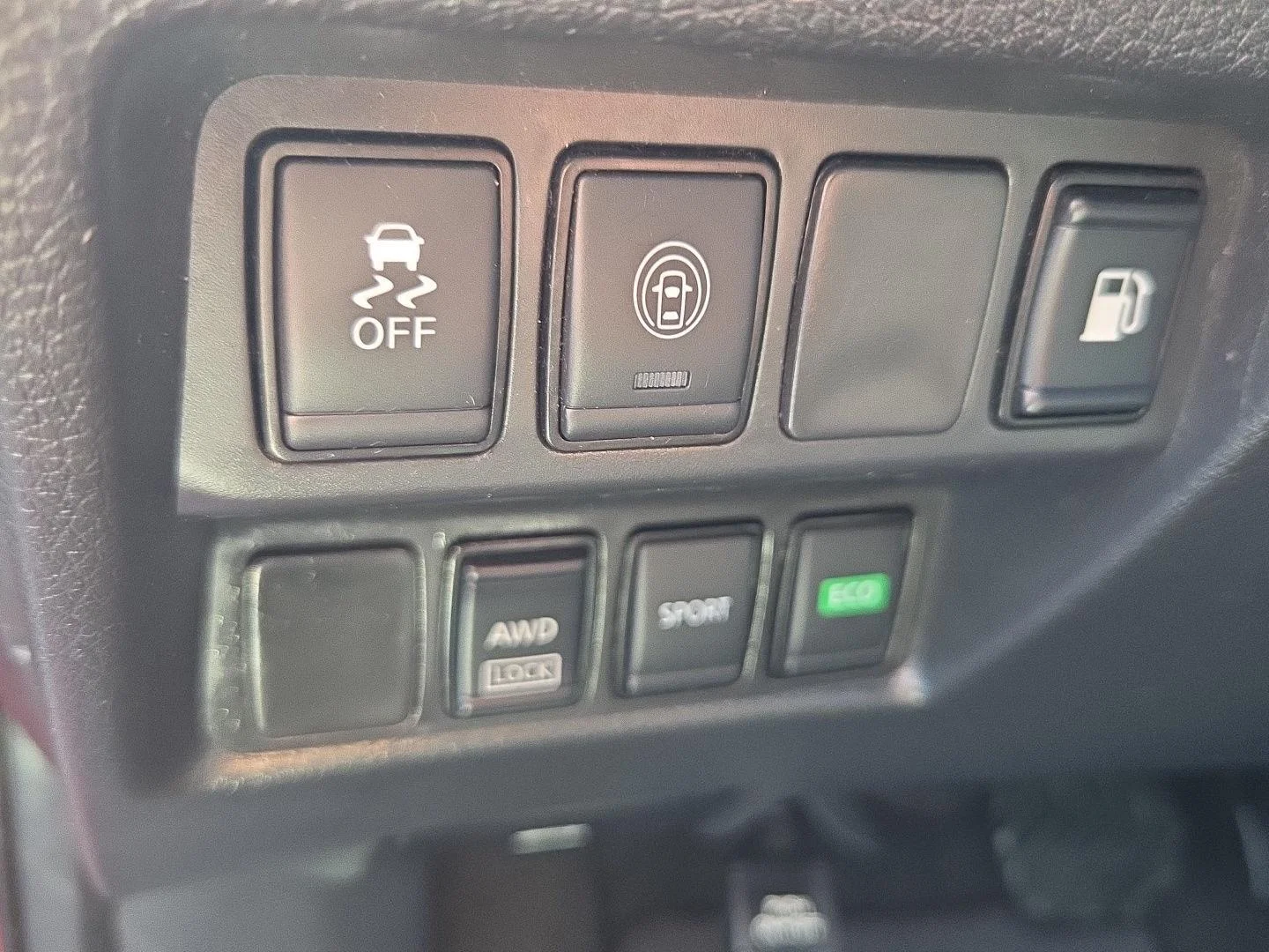 Used 2020 Red Nissan SV Intelligent AWD image 13
