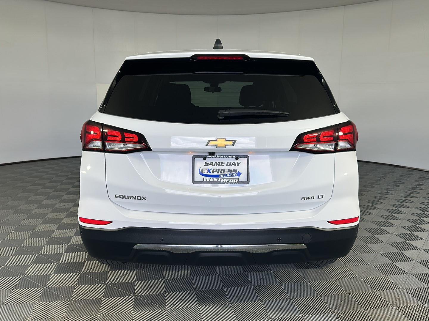 Used 2024 Summit White Chevrolet LT image 6
