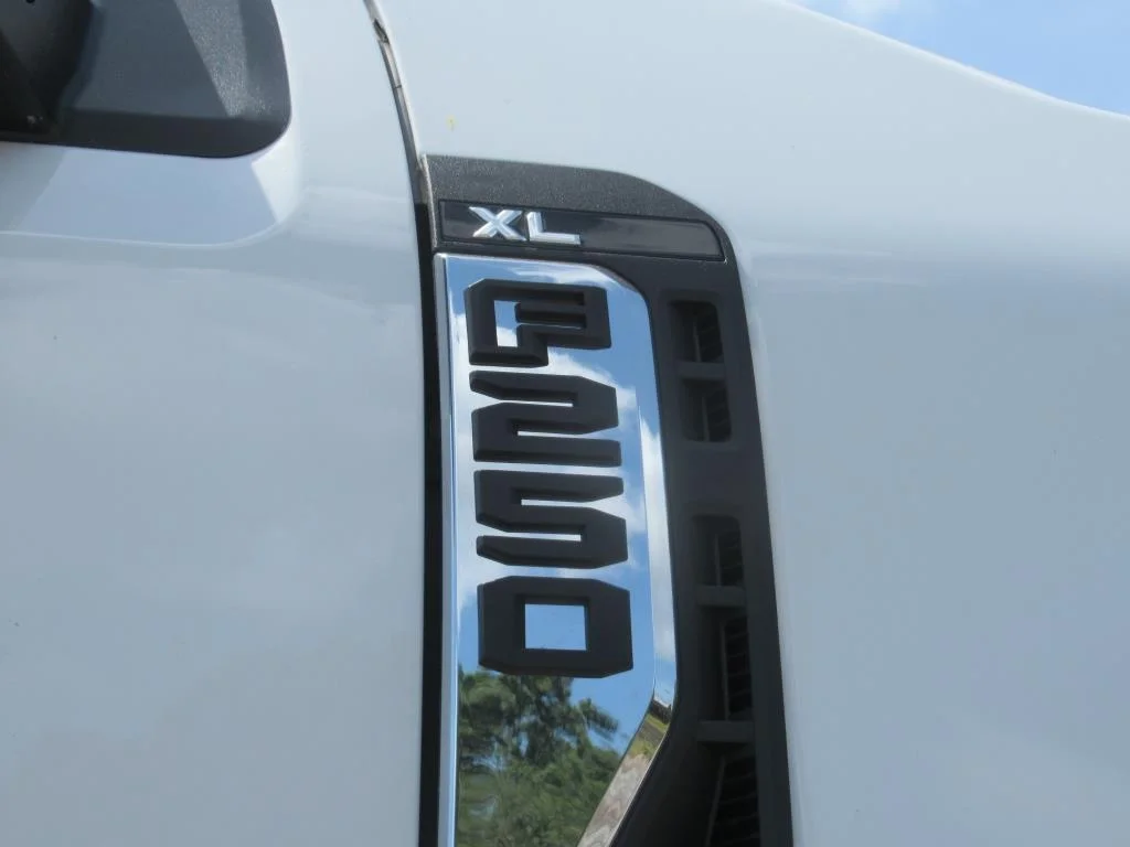 New 2024 Oxford White Ford F-250® XL image 9