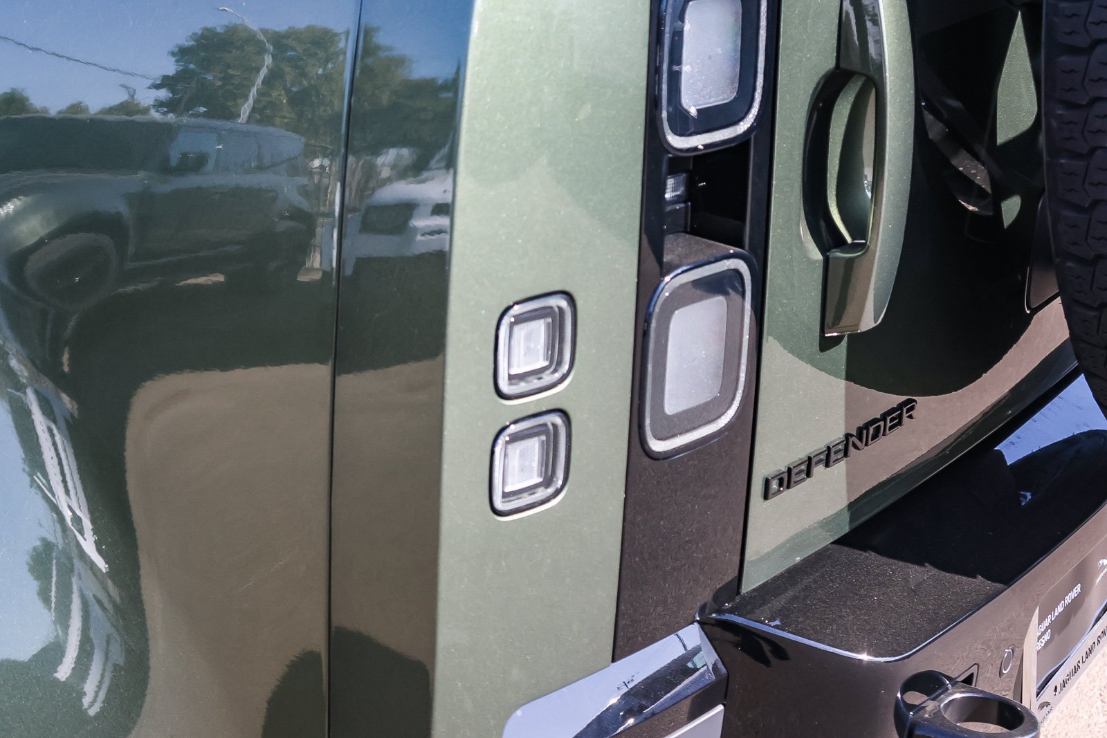 New 2026 Woolstone Green Land Rover S image 7