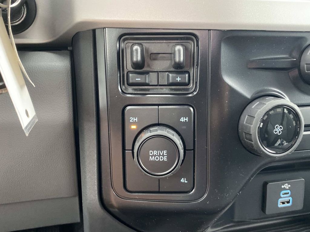 New 2026 Avalanche Ford F-350® XLT image 19