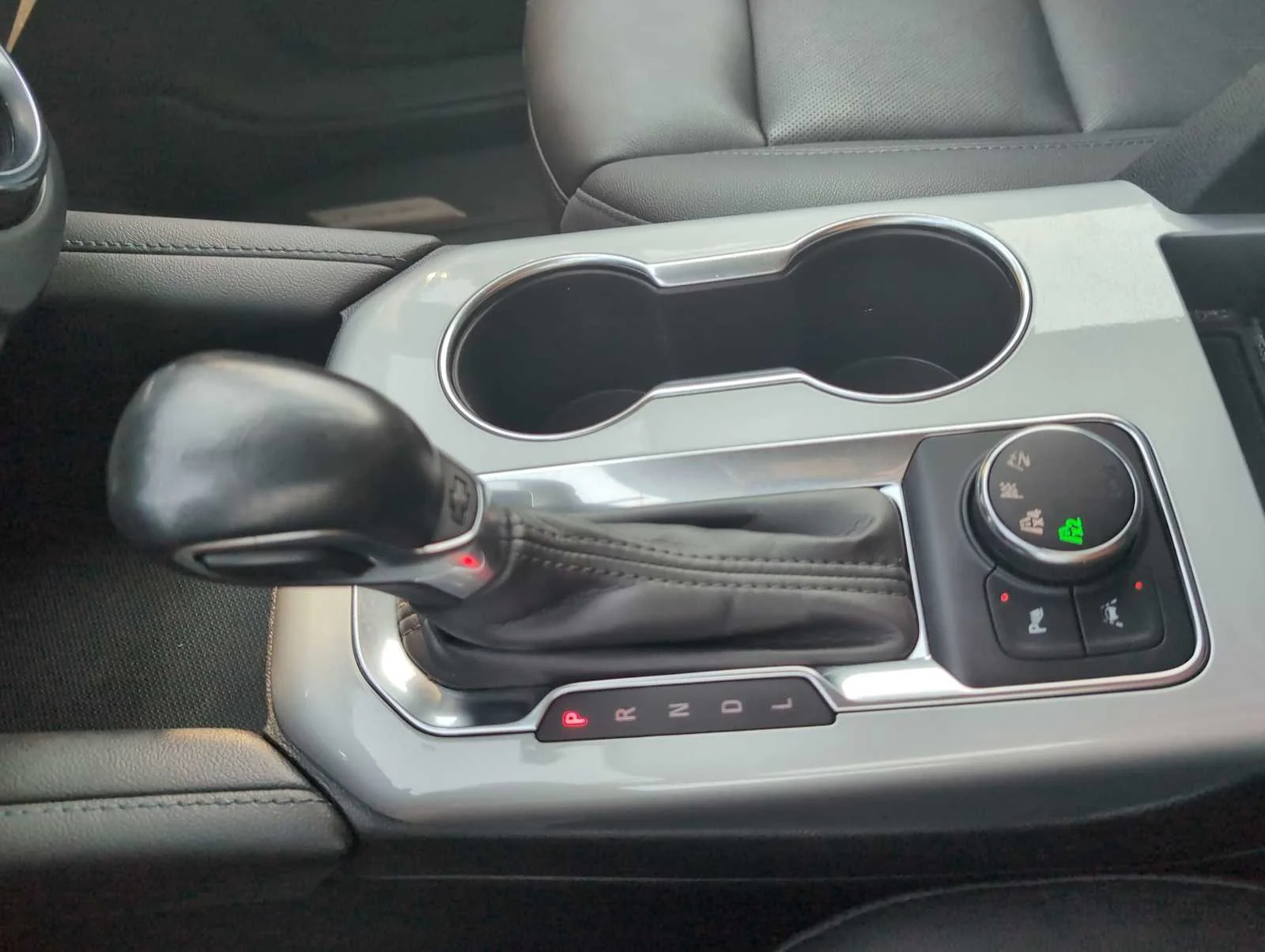 Used 2022 SUMMIT WHITE Chevrolet LT image 16