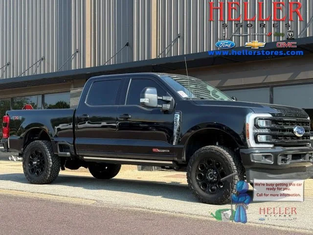 Used 2025 Agate Black Metallic Ford LARIAT image 1