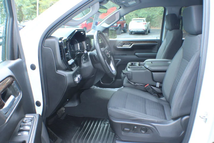 Certified Used 2023 SUMMIT WHITE GMC SLE image 17