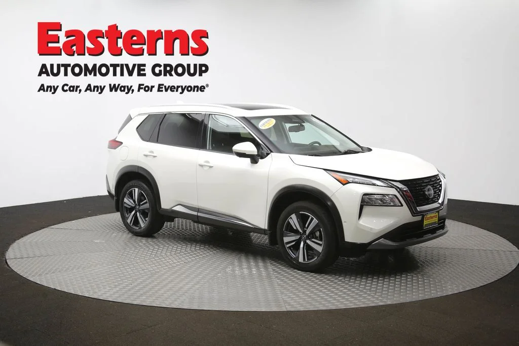 Used 2023 White Nissan SL image 52