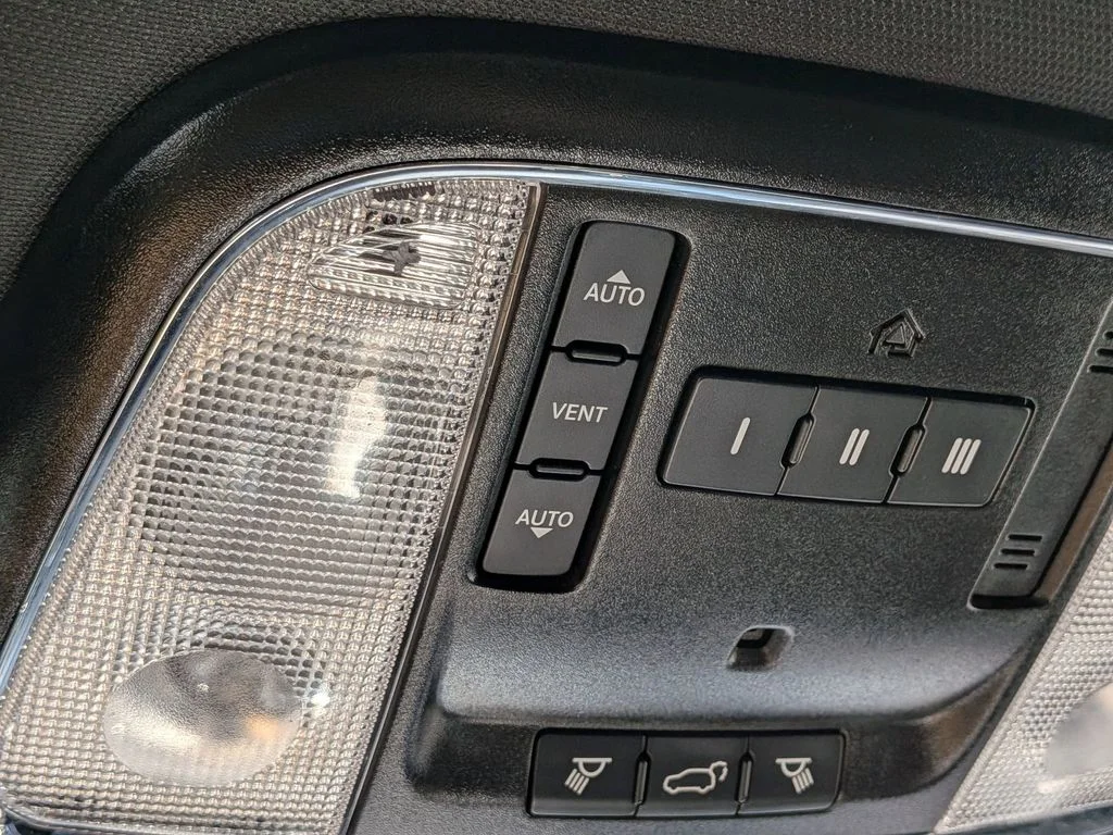 Used 2021 Blue Jeep Limited image 22