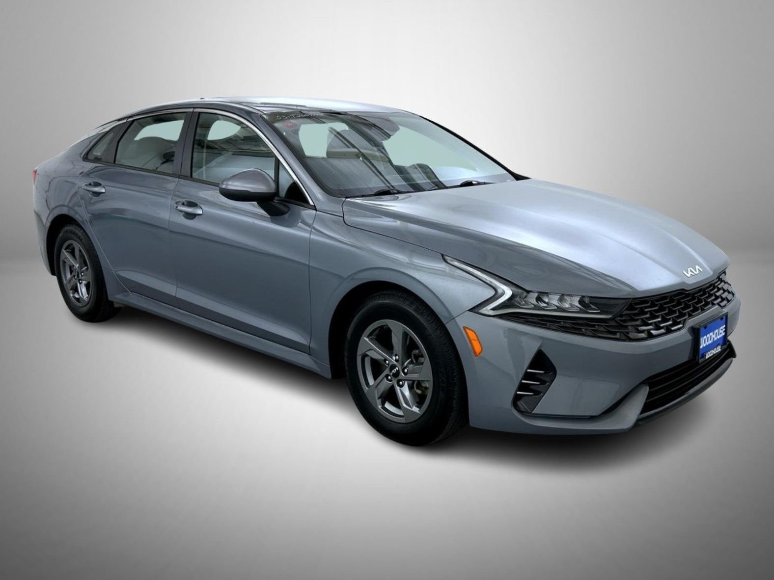 Used 2023 Silver Kia LXS image 3