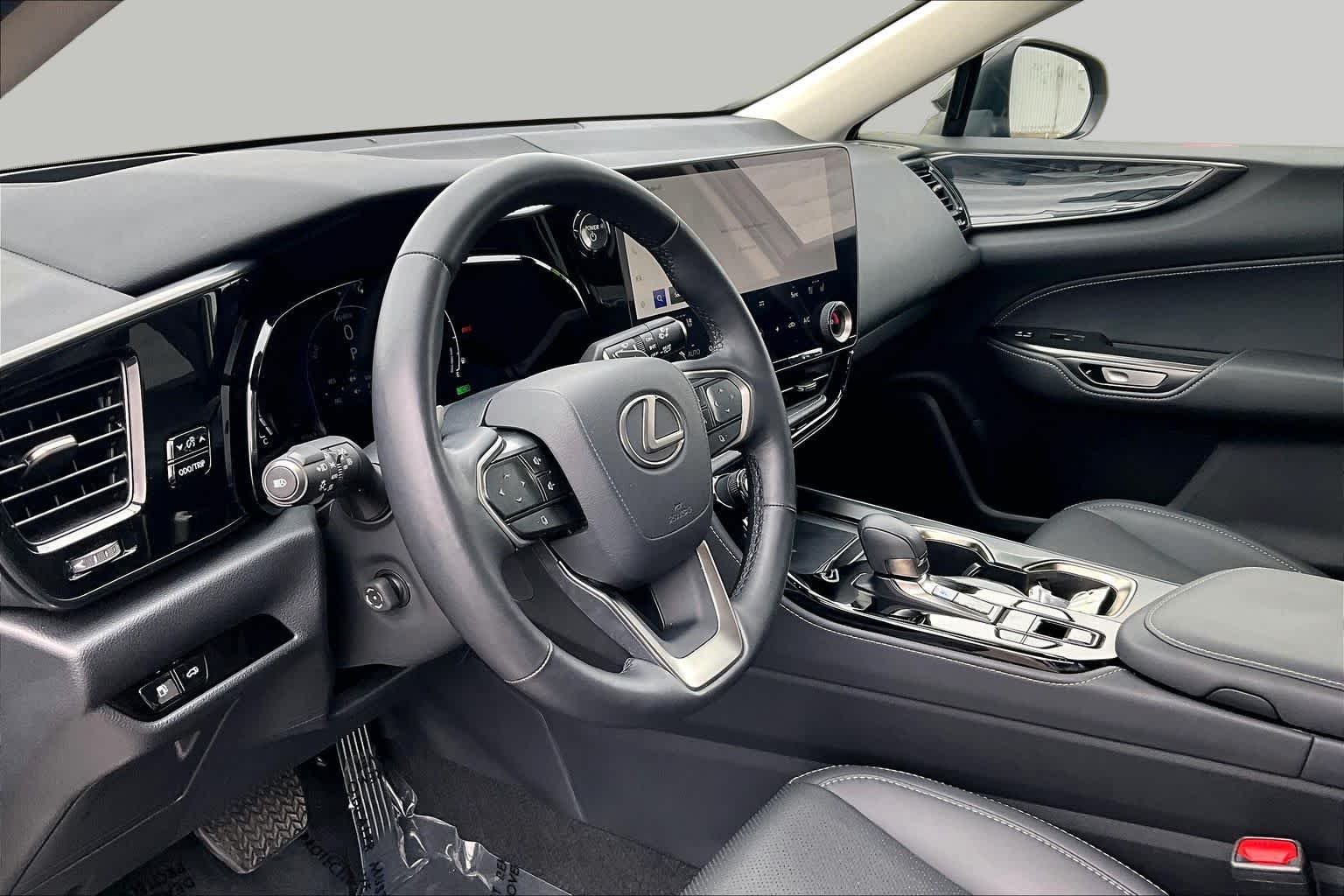 2026 Lexus NX Hybrid 350h - Photo 17