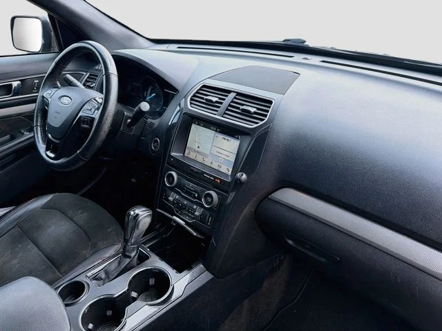 Used 2018 Gray Ford XLT image 32