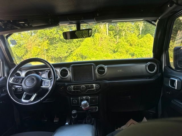 Used 2020 Silver Jeep Unlimited Sahara image 13
