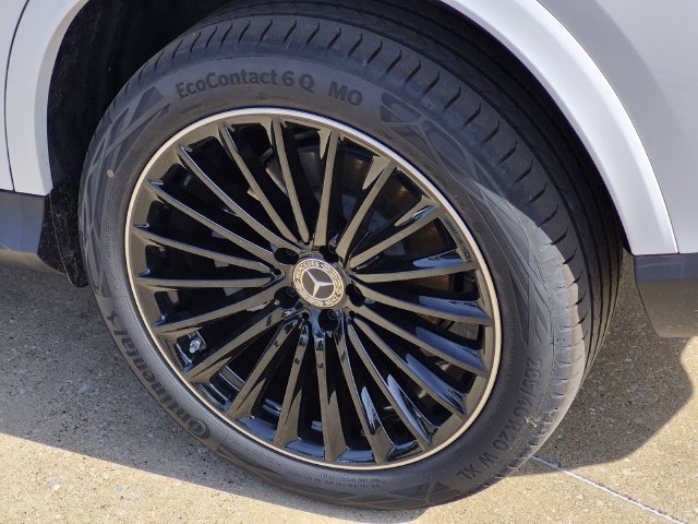 New 2026 Polar White Mercedes-Benz GLC 300 image 42