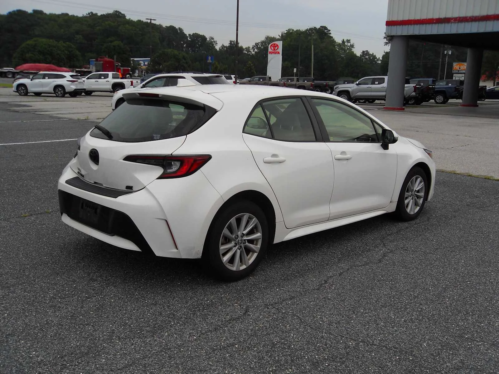 Used 2023 Ice Cap Toyota SE image 5
