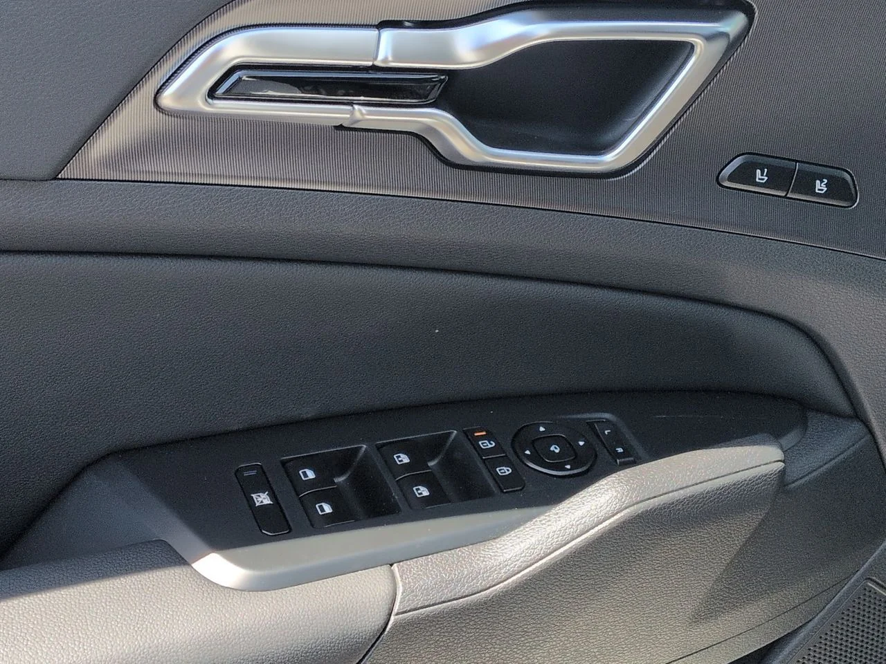 New 2026 Snow White Pearl Kia SX Prestige image 24