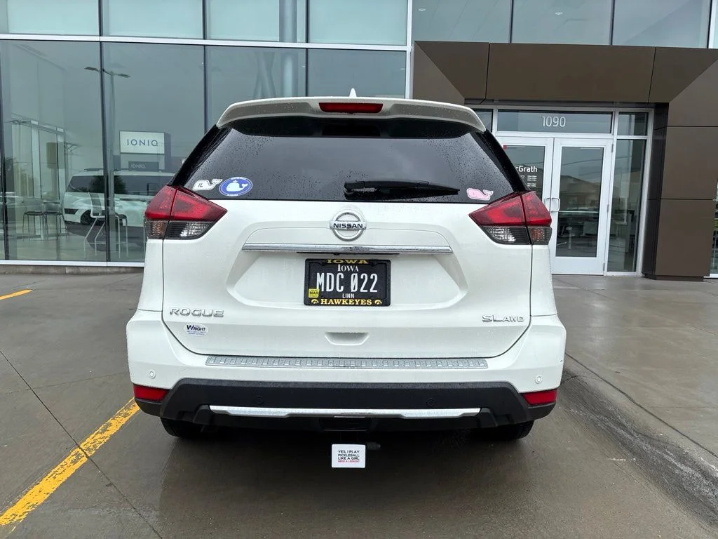 Used 2019 White Nissan SL image 5