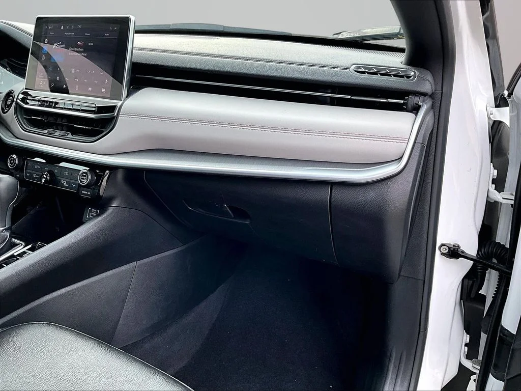Used 2025 White Jeep Limited image 18