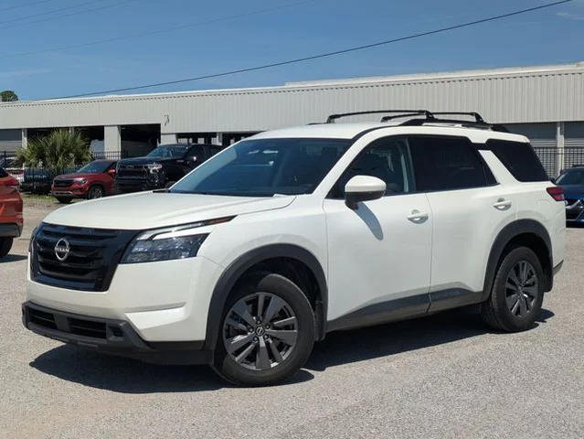 2023 Nissan Pathfinder SV