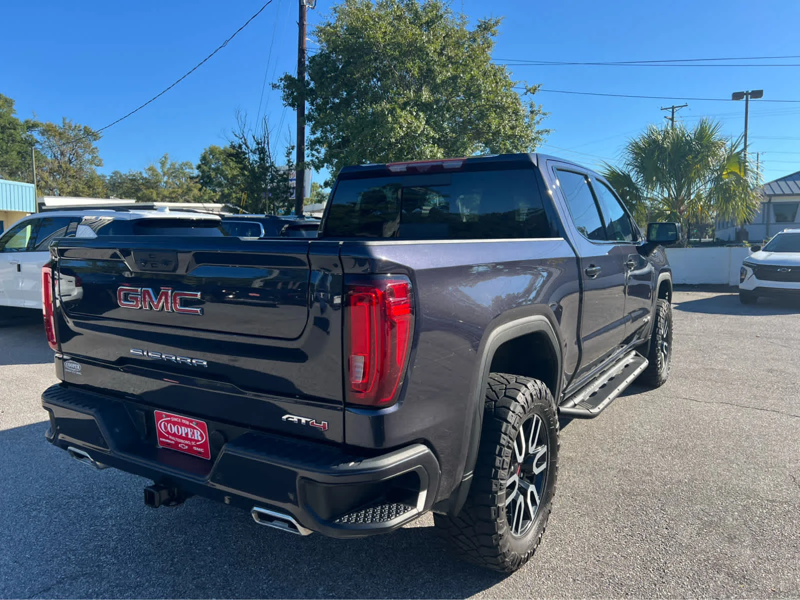 Used 2023 TITANIUM RUSH METALLIC GMC AT4 image 3