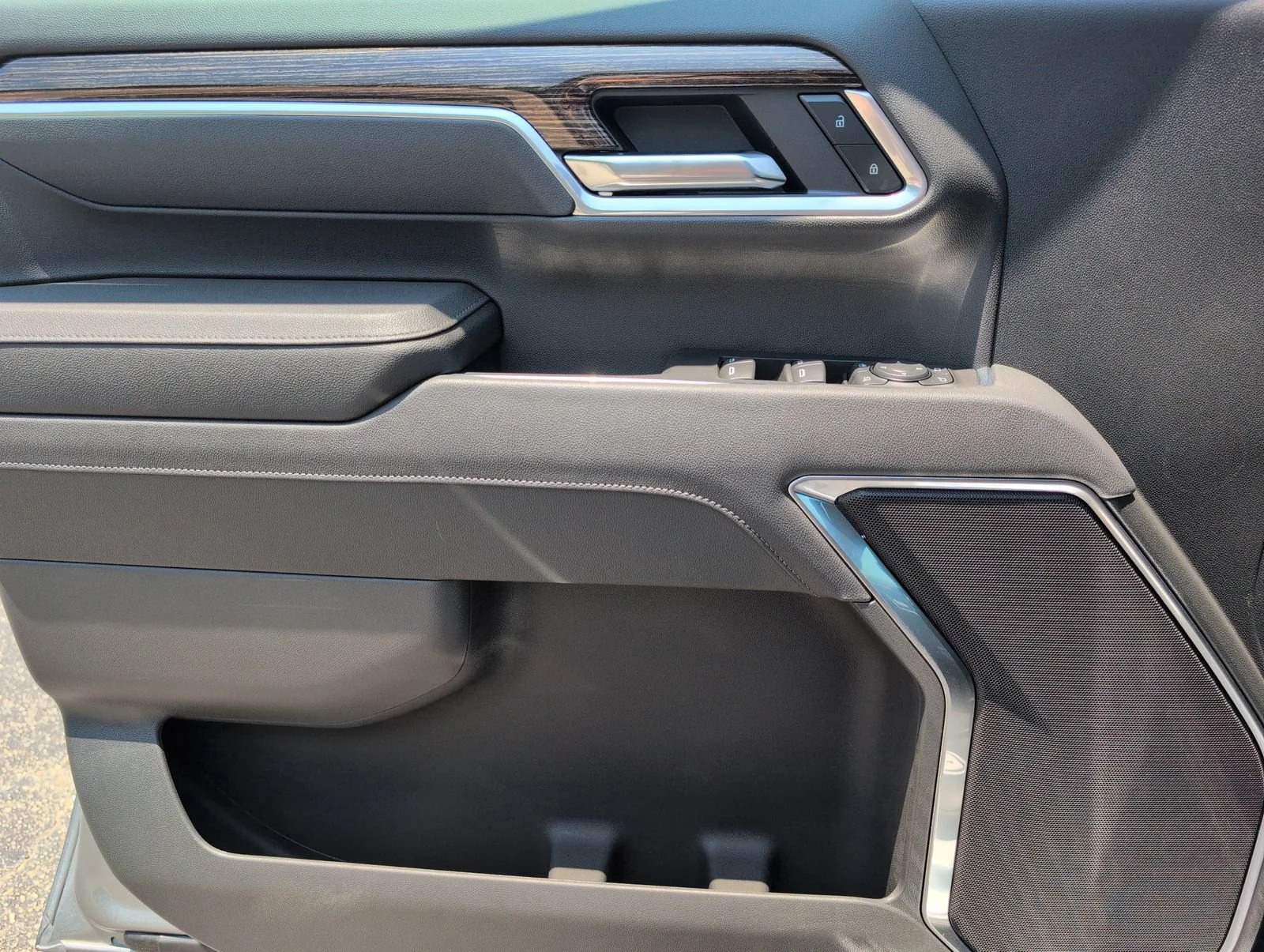 New 2026 Sterling Metallic GMC SLE image 15
