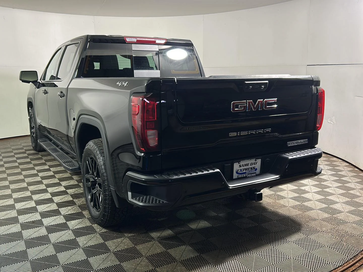Used 2024 Onyx Black GMC Elevation image 10