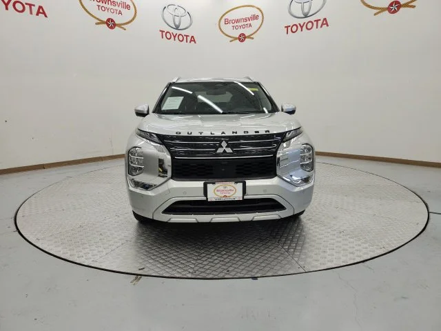 Used 2022  Mitsubishi SEL image 4