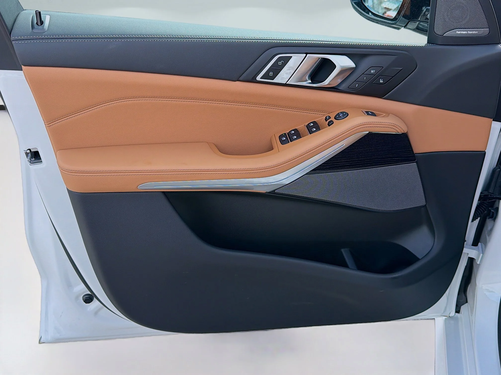 New 2026 Mineral White Metallic BMW xDrive40i image 21
