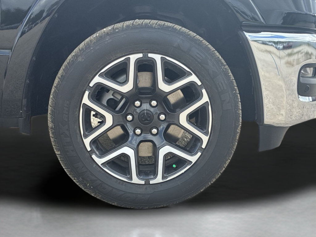 New 2026 Diamond Black Crystal Pearl-Coat Exterior Paint RAM Laramie image 35