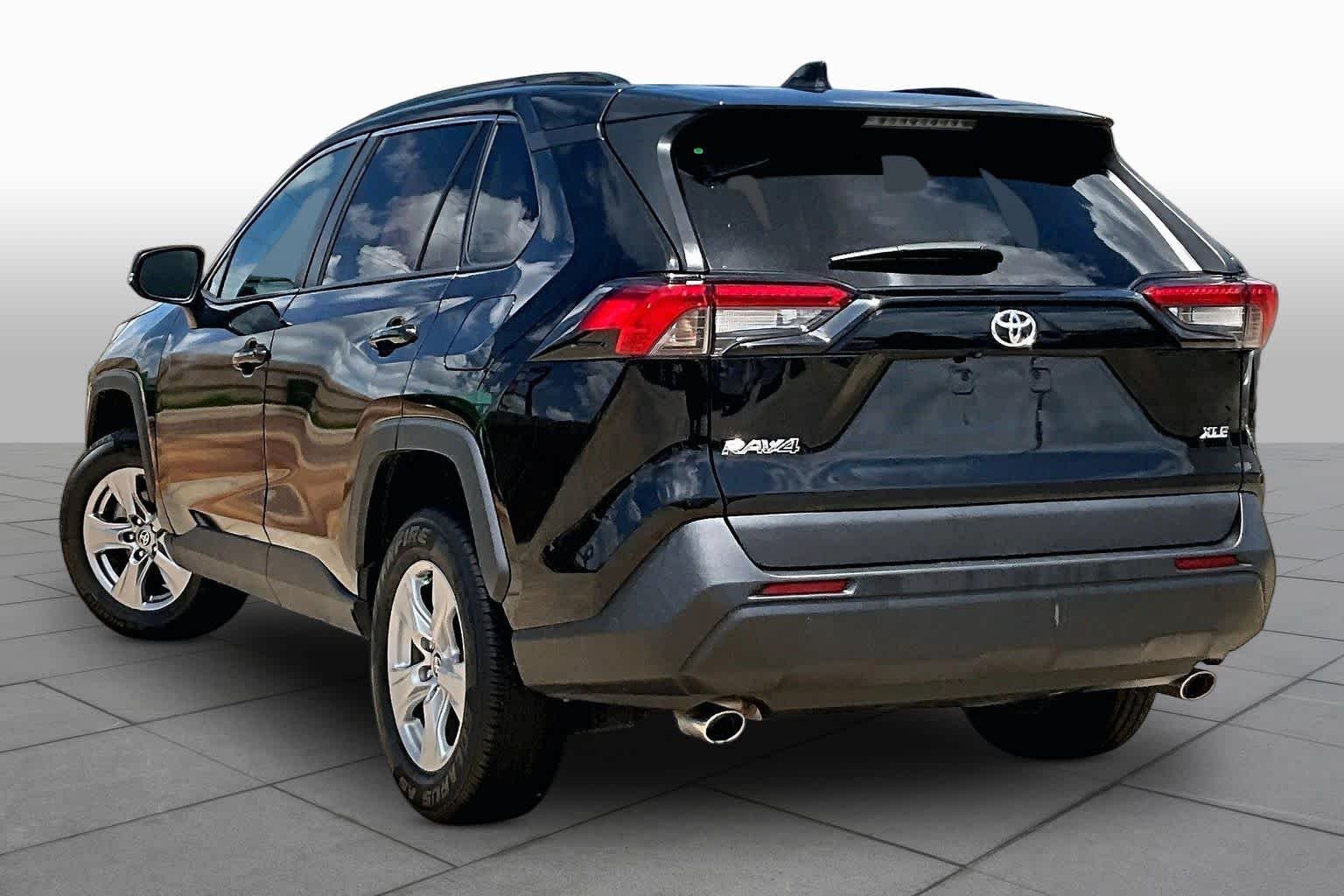 2023 Toyota RAV4 XLE - Photo 12