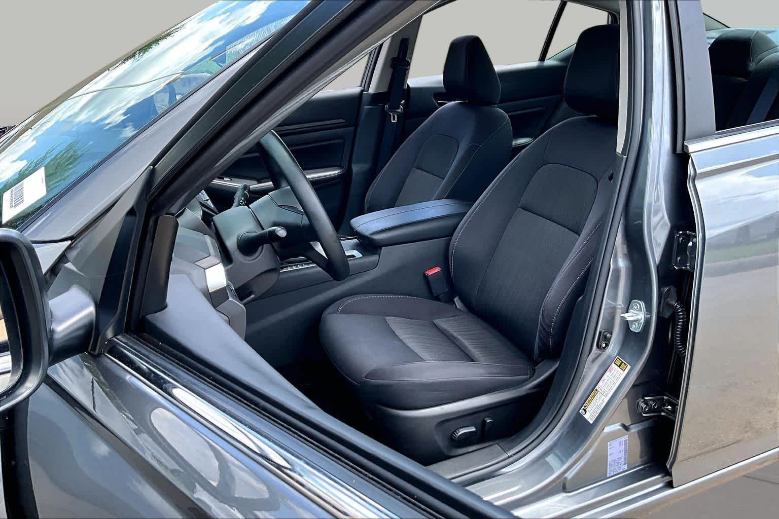 Used 2025 Gun Metallic Nissan SV image 8