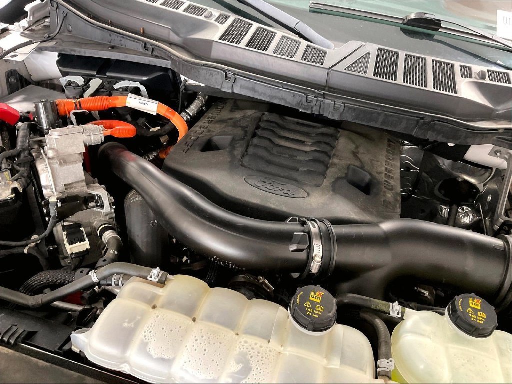 Used 2022 White Ford Lariat image 36