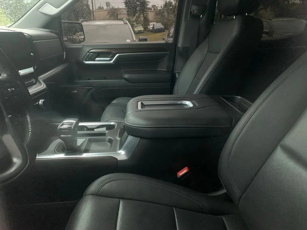 Used 2022 Black GMC SLT image 3