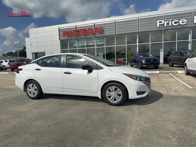 2023 Nissan Versa 1.6 S CVT's photo