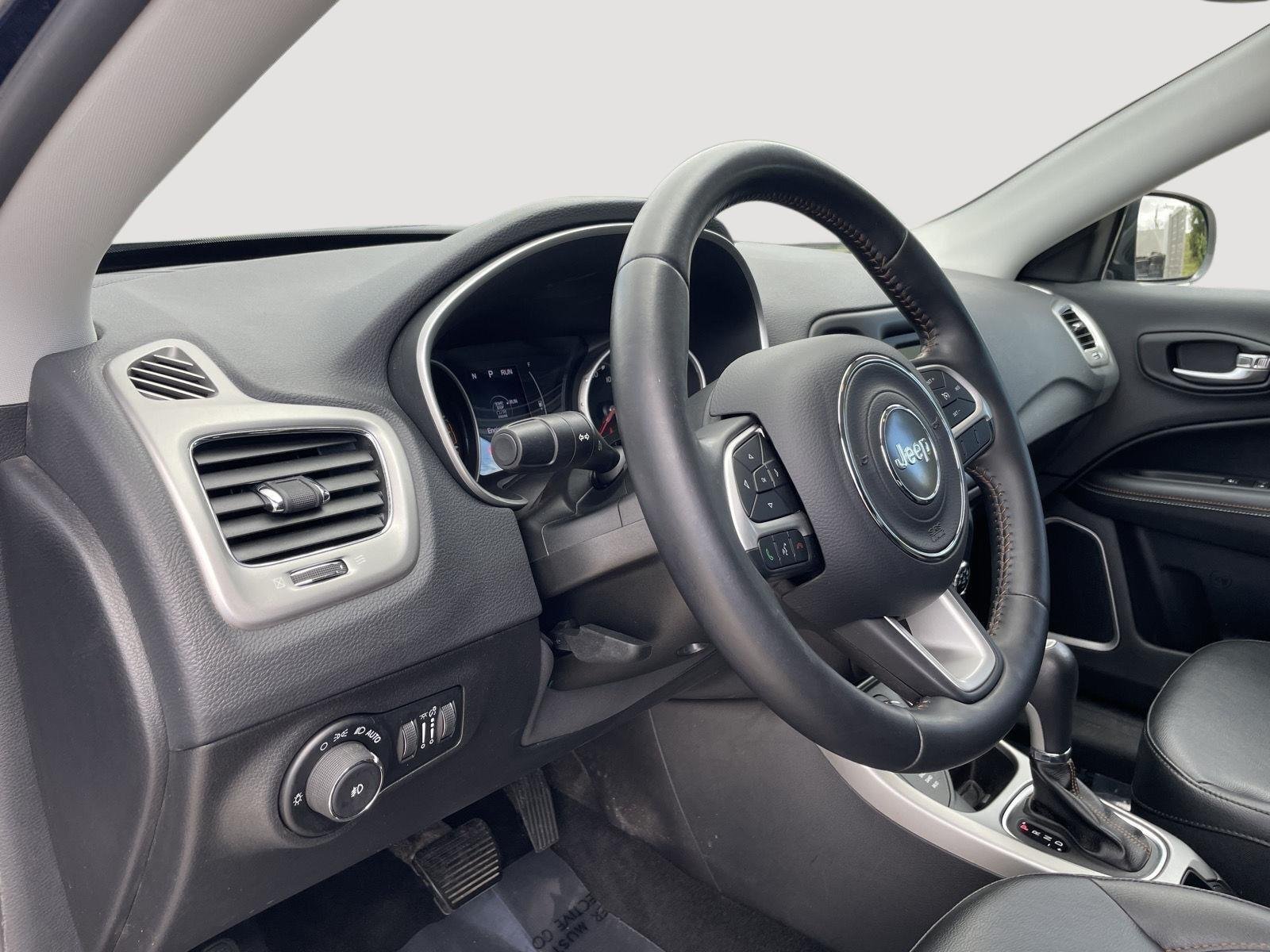 Used 2018 Jazz Blue Pearlcoat Jeep Latitude image 25