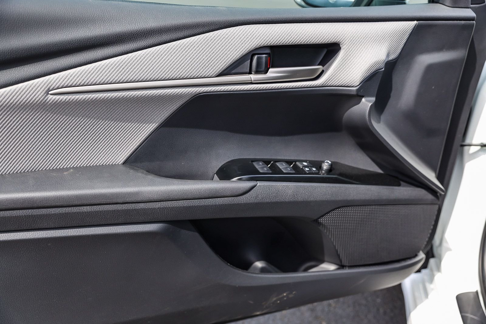 2026 Toyota Camry SE - Photo 20