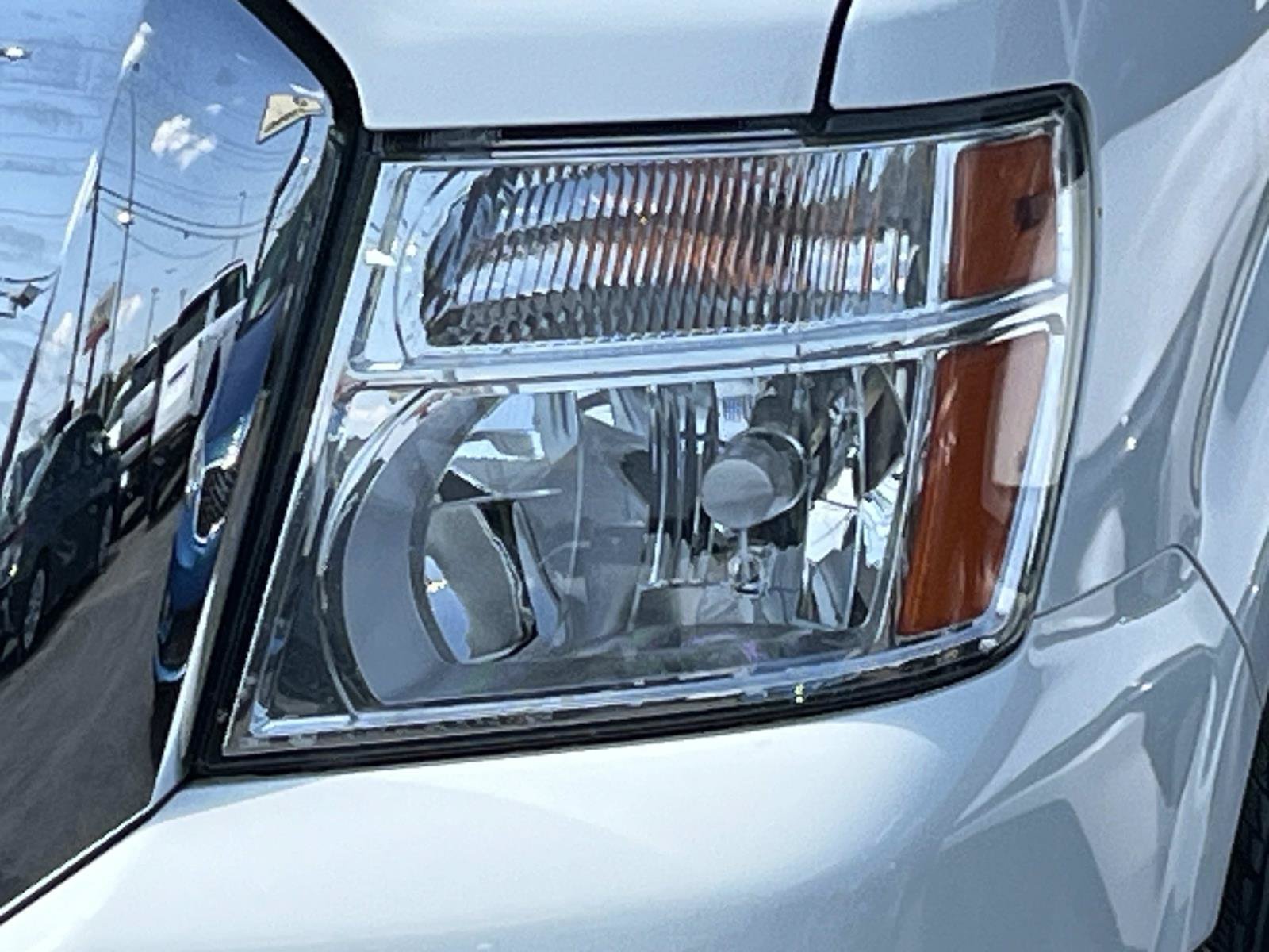 Used 2021 Glacier White Nissan NV3500 HD SV image 4