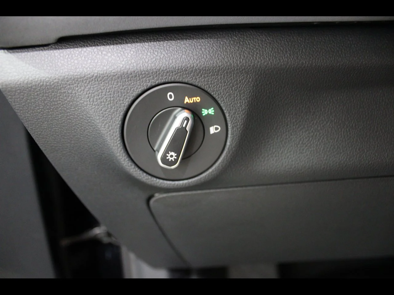 New 2026 Deep Black Pearl Volkswagen 1.5T SE image 8