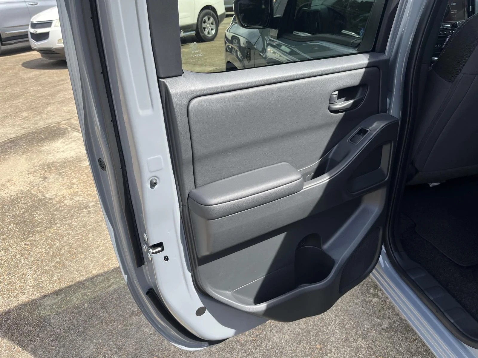 New 2026 Boulder Gray Pearl Nissan Crew Cab SV image 12