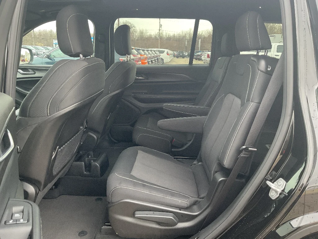 Certified Used 2024 Diamond Black Crystal Pearl Coat Jeep Laredo X image 9