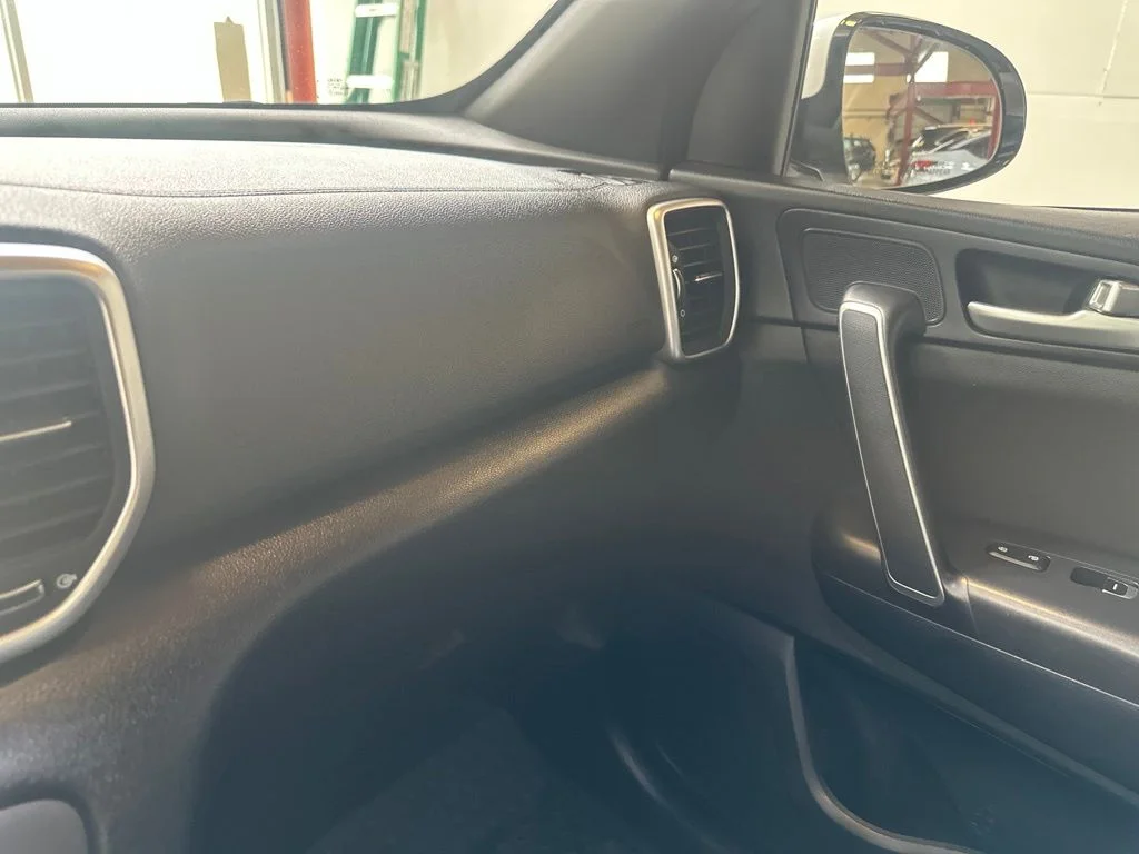 Used 2022 White Kia Nightfall image 16